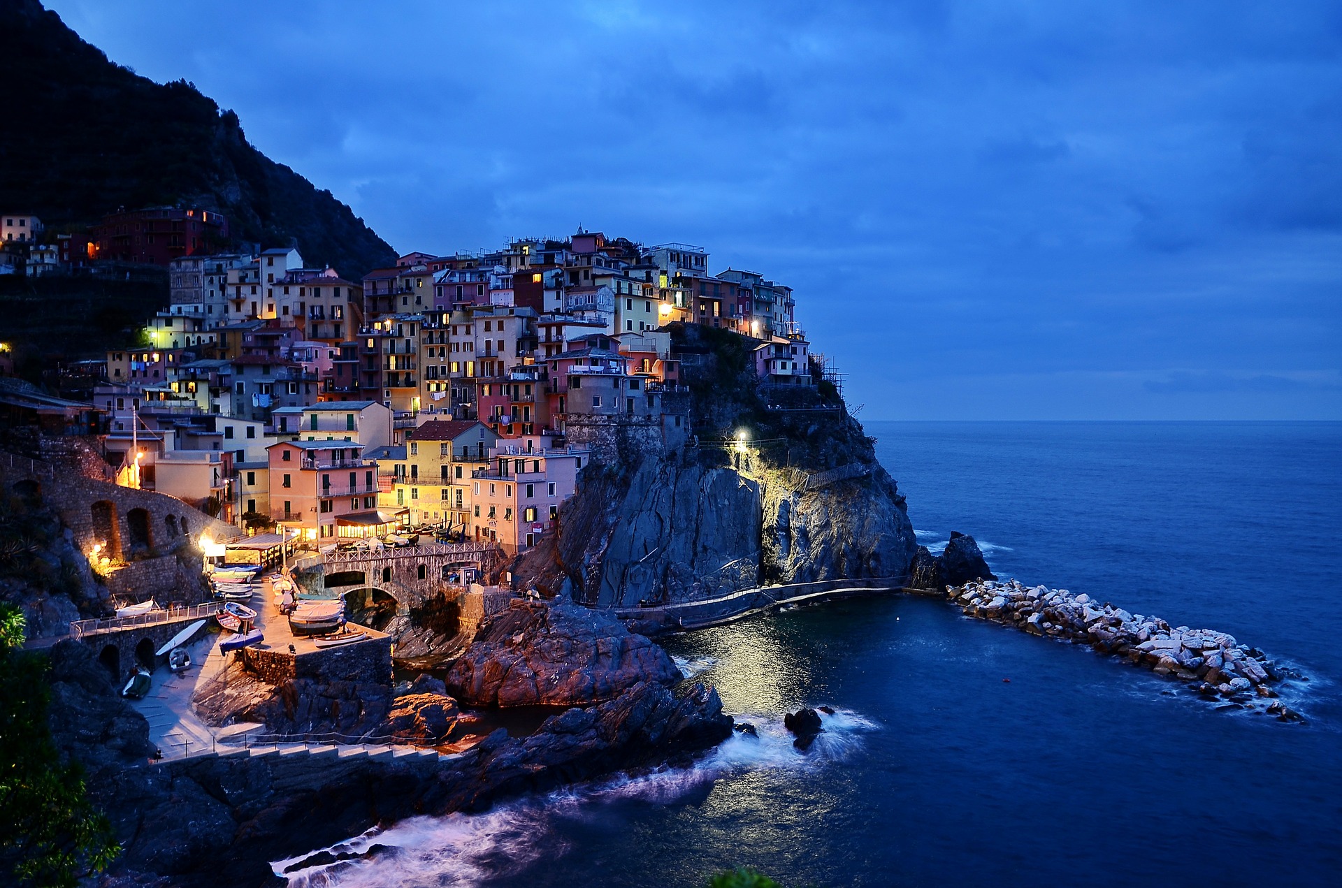 Riomaggiore, Manarola, Corniglia, Vernazza and Monterosso. Those are the 5 most known hamlets which every year thousand of visitors comes to see. Easy to reach with the ferry from Lerici otherwise with the train from the main station in La Spezia.